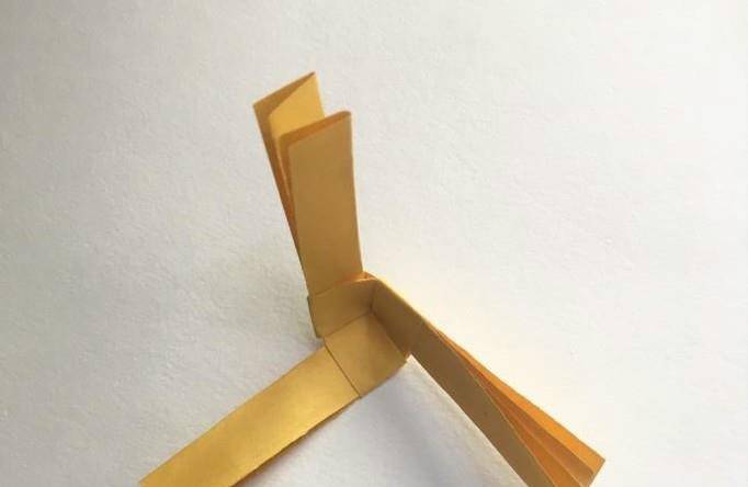 手工折纸之如何折童年竹蜻蜓