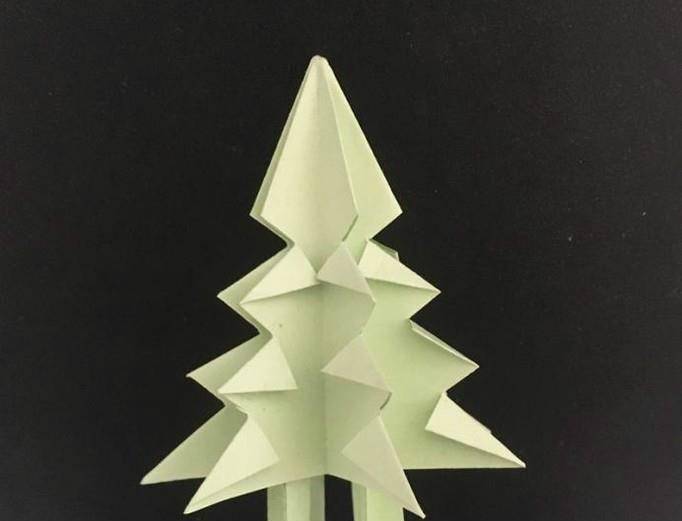 这样一棵立体的圣诞树就制作完毕,是不是很简单呢!