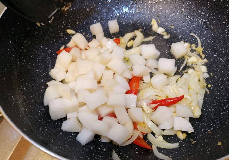 酸蘿蔔怎麼炒才好吃(酸蘿蔔炒什麼東西最好吃) - 美食教程 - 國醫生活