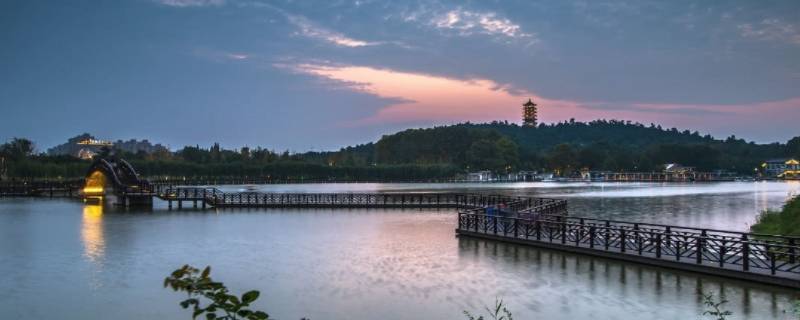 凤阳县景点有凤阳狼巷迷谷景区,小岗村乡村旅游区,凤阳韭山洞,凤阳