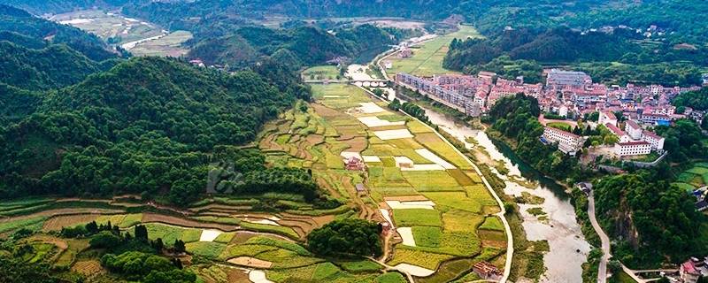 沅陵縣景點有二酉山,五強溪水力發電廠,鳳灘水力發電廠,沅陵鳳凰山