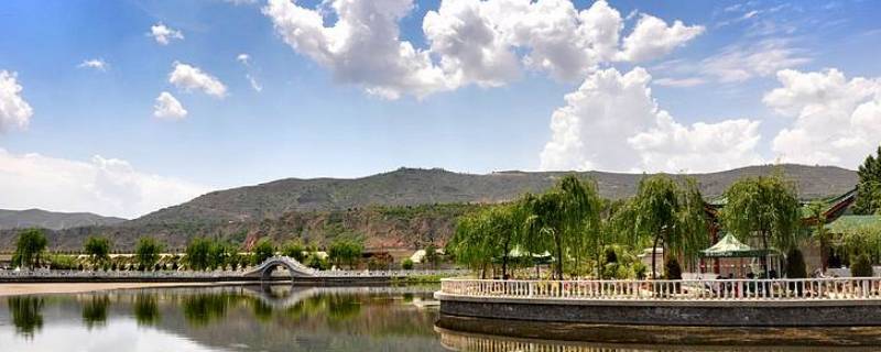 臨洮嶽麓山景區,三易花卉園,臨洮西湖公園,佛歸寺生態旅遊園,南屏山等