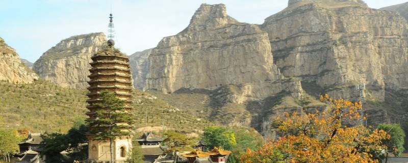 1,靈丘桃花山:位於大同市靈丘縣紅石塄鄉沙湖門一帶,山下泉水奔湧,山