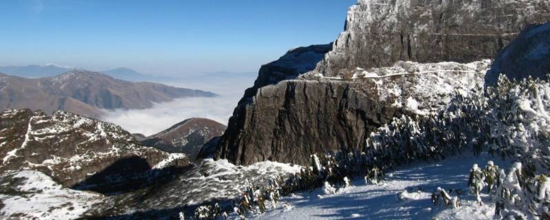 1,鳳氏古城:鳳家城遺址位於屏山鎮克梯辦事處咪達拉村北側的三臺山頂